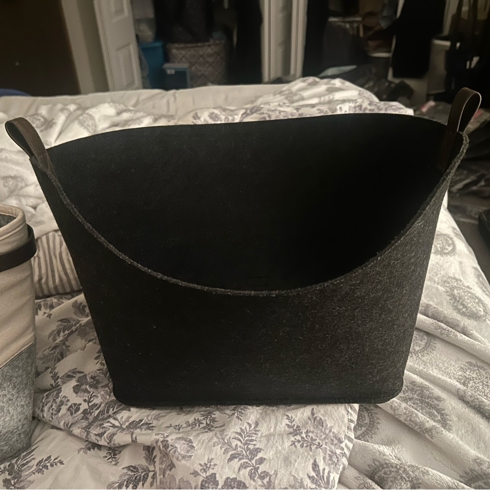 Thirty one felt display bin